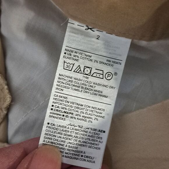 Old Navy tan Everyday shorts size 2 - Picture 3 of 4